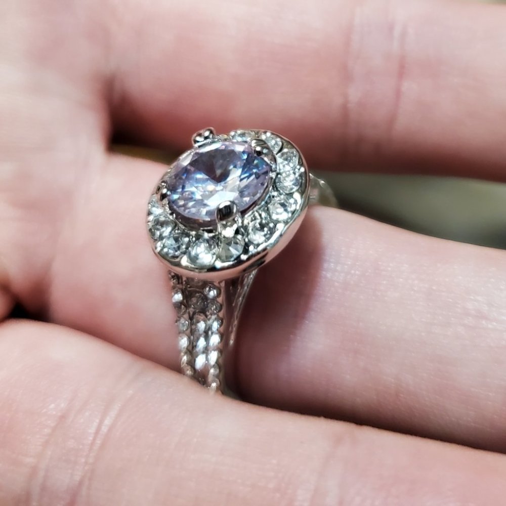 BRAND NEW 18K WHITE GOLD ROUND DIAMOND HALO RING - Picture 7 of 9